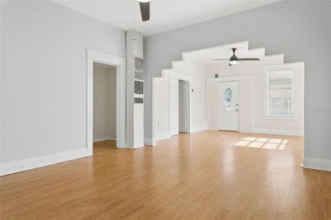 House in Tampa, Florida 3 bedrooms, 110.37 sq.m. № 2237734 - photo 10