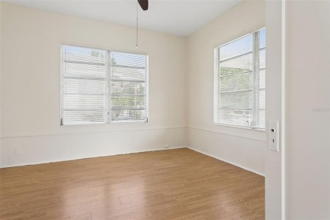 House in Tampa, Florida 3 bedrooms, 110.37 sq.m. № 2237734 - photo 14