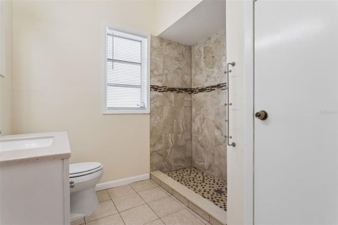 House in Tampa, Florida 3 bedrooms, 110.37 sq.m. № 2237734 - photo 18