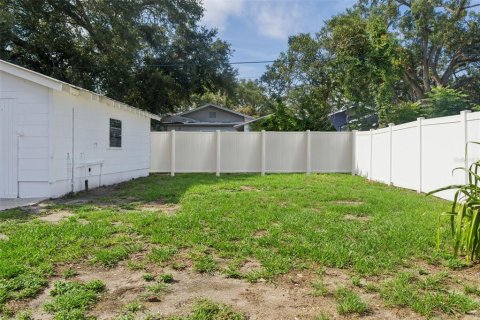 House in Tampa, Florida 3 bedrooms, 110.37 sq.m. № 2237734 - photo 24