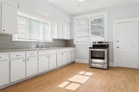 House in Tampa, Florida 3 bedrooms, 110.37 sq.m. № 2237734 - photo 11