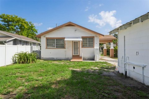 House in Tampa, Florida 3 bedrooms, 110.37 sq.m. № 2237734 - photo 22
