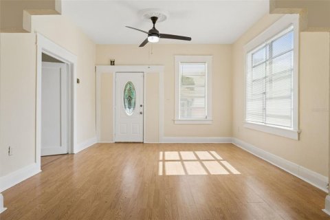 House in Tampa, Florida 3 bedrooms, 110.37 sq.m. № 2237734 - photo 7