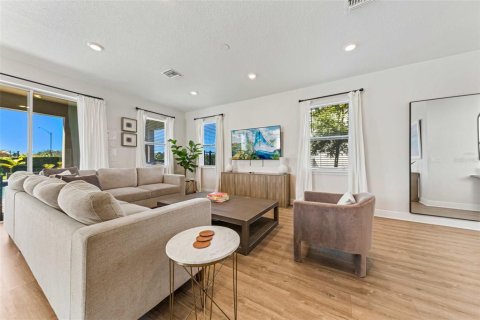 Casa en venta en Kissimmee, Florida, 5 dormitorios, 239.13 m2 № 2384075 - foto 4