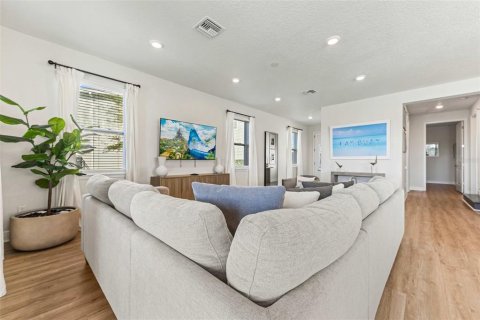 Casa en venta en Kissimmee, Florida, 5 dormitorios, 239.13 m2 № 2384075 - foto 6
