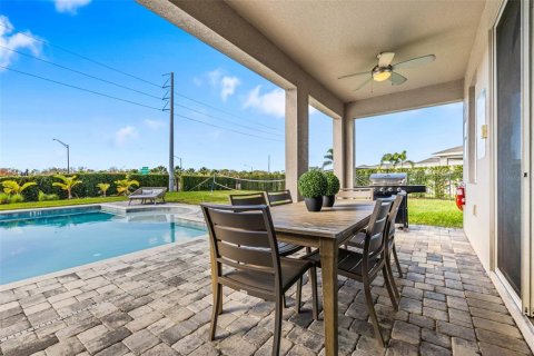 Casa en venta en Kissimmee, Florida, 5 dormitorios, 239.13 m2 № 2384075 - foto 20
