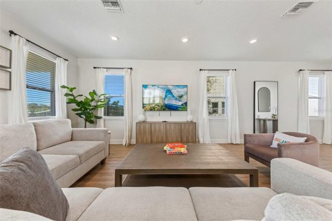 Casa en venta en Kissimmee, Florida, 5 dormitorios, 239.13 m2 № 2384075 - foto 5