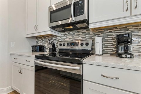 Casa en venta en Kissimmee, Florida, 5 dormitorios, 239.13 m2 № 2384075 - foto 11