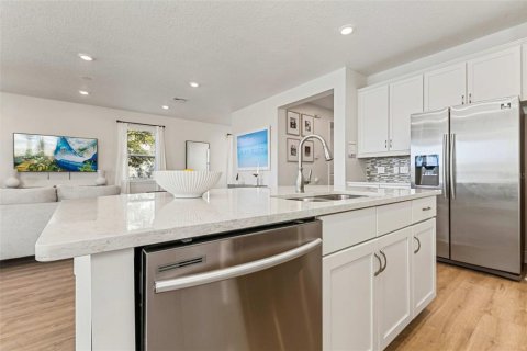 Casa en venta en Kissimmee, Florida, 5 dormitorios, 239.13 m2 № 2384075 - foto 10