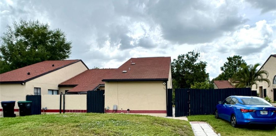 Duplex in Orlando, Florida 3 bedrooms, 121.89 sq.m. № 1807481