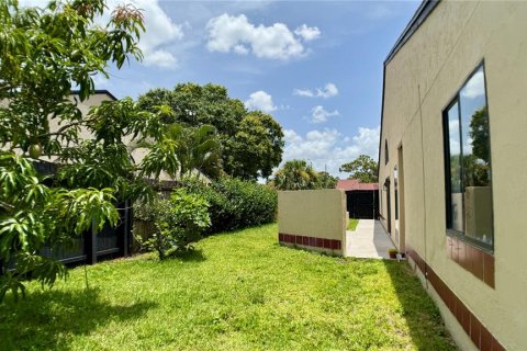 Duplex in Orlando, Florida 3 bedrooms, 121.89 sq.m. № 1807481 - photo 13