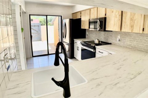 Duplex in Orlando, Florida 3 bedrooms, 121.89 sq.m. № 1807481 - photo 17