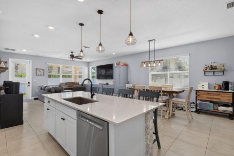 Villa ou maison à vendre à Deerfield Beach, Floride: 4 chambres, 202.43 m2 № 2433959 - photo 11