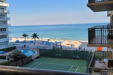 Condominio en alquiler en Fort Lauderdale, Florida, 1 dormitorio, 74.51 m2 № 963742 - foto 1