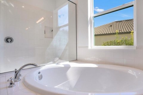 Casa en venta en Kissimmee, Florida, 5 dormitorios, 381.74 m2 № 1900139 - foto 23