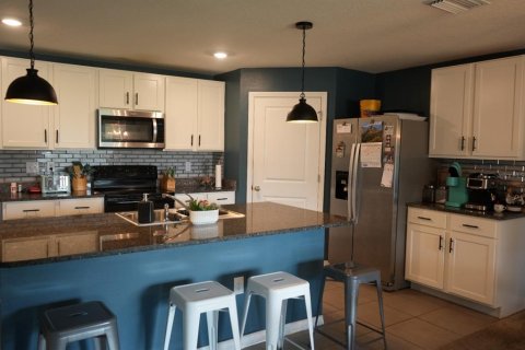 House in Zephyrhills, Florida 4 bedrooms, 171.5 sq.m. № 1835371 - photo 12