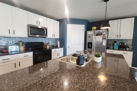 House in Zephyrhills, Florida 4 bedrooms, 171.5 sq.m. № 1835371 - photo 9