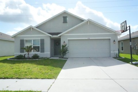 House in Zephyrhills, Florida 4 bedrooms, 171.5 sq.m. № 1835371 - photo 2