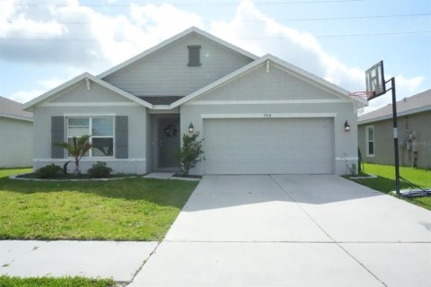 House in Zephyrhills, Florida 4 bedrooms, 171.5 sq.m. № 1835371 - photo 1