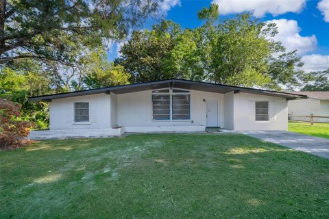House in Inverness, Florida 2 bedrooms, 158.86 sq.m. № 1914750 - photo 1