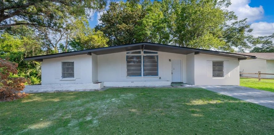 House in Inverness, Florida 2 bedrooms, 158.86 sq.m. № 1914750