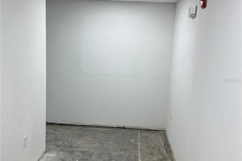 Propiedad comercial en alquiler en Orlando, Florida, 1292.36 m2 № 1684707 - foto 7