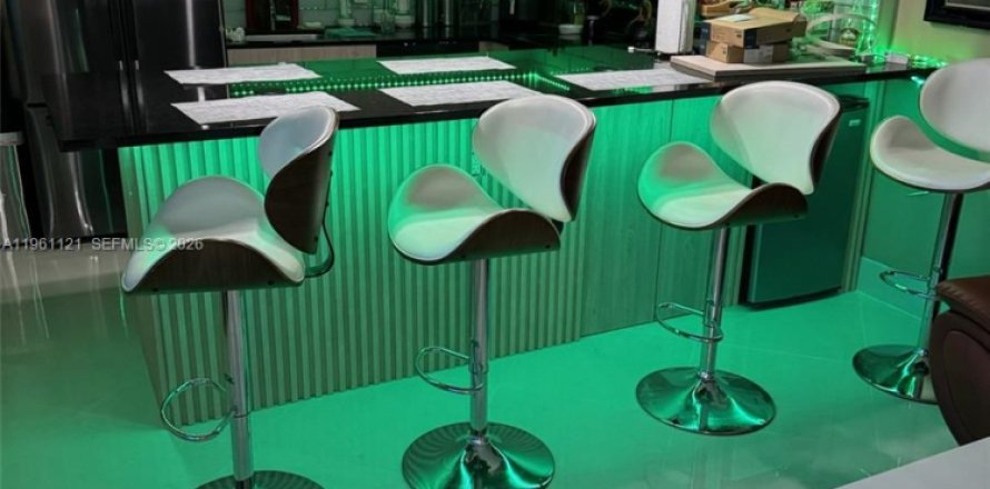 Кондоминиум с 1 спальней в Авентура, Флорида № 2022110