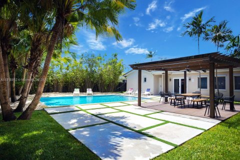 Снять в аренду виллу или дом в Холливуд, Флорида 5 спален, 143.63м2, № 1979731 - фото 3