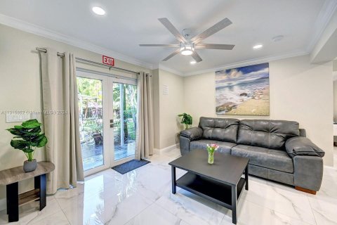 Снять в аренду виллу или дом в Холливуд, Флорида 5 спален, 143.63м2, № 1979731 - фото 13