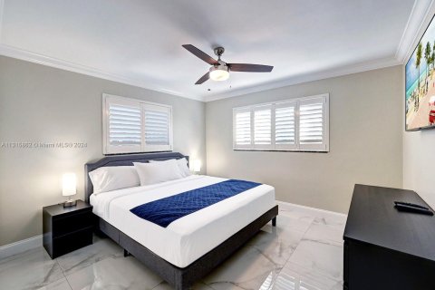 Снять в аренду виллу или дом в Холливуд, Флорида 5 спален, 143.63м2, № 1979731 - фото 22