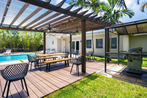 Снять в аренду виллу или дом в Холливуд, Флорида 5 спален, 143.63м2, № 1979731 - фото 4