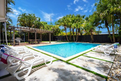 Снять в аренду виллу или дом в Холливуд, Флорида 5 спален, 143.63м2, № 1979731 - фото 2