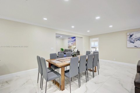 Снять в аренду виллу или дом в Холливуд, Флорида 5 спален, 143.63м2, № 1979731 - фото 23