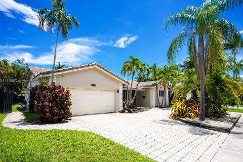 Снять в аренду виллу или дом в Холливуд, Флорида 5 спален, 143.63м2, № 1979731 - фото 6