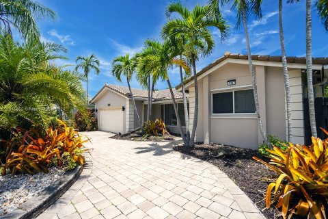 Снять в аренду виллу или дом в Холливуд, Флорида 5 спален, 143.63м2, № 1979731 - фото 7