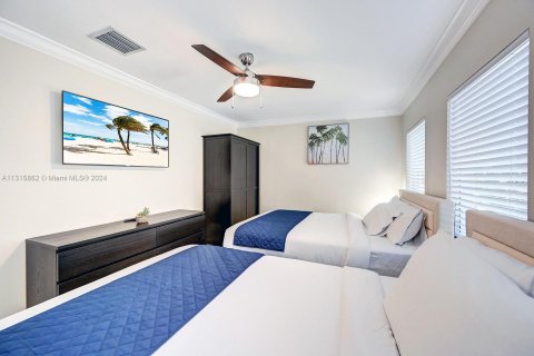 Снять в аренду виллу или дом в Холливуд, Флорида 5 спален, 143.63м2, № 1979731 - фото 19