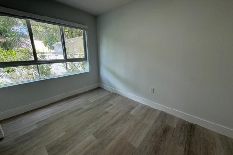 Снять в аренду таунхаус в Майами, Флорида 3 спальни, 127.83м2, № 1979479 - фото 13