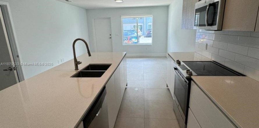 Таунхаус в Майами, Флорида 3 спальни, 127.83м2 № 1979479