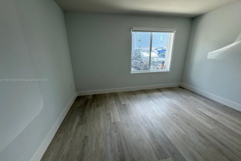 Снять в аренду таунхаус в Майами, Флорида 3 спальни, 127.83м2, № 1979479 - фото 7