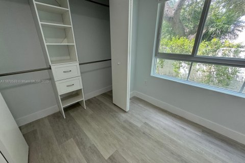 Снять в аренду таунхаус в Майами, Флорида 3 спальни, 127.83м2, № 1979479 - фото 12