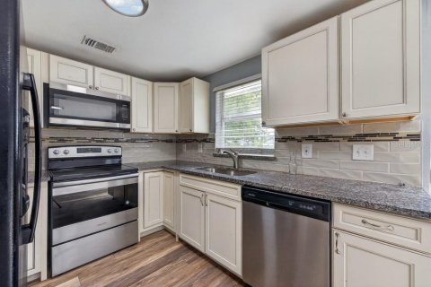 Villa ou maison à vendre à Tampa, Floride: 3 chambres, 82.13 m2 № 2287716 - photo 14