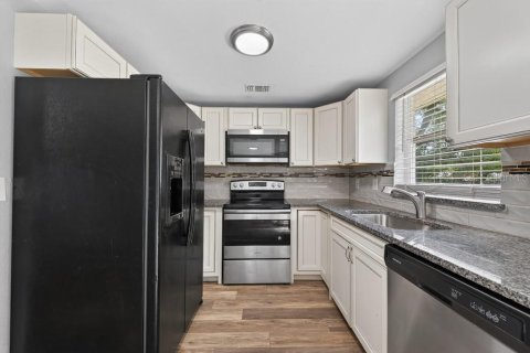 Villa ou maison à vendre à Tampa, Floride: 3 chambres, 82.13 m2 № 2287716 - photo 15