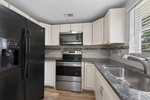 Villa ou maison à vendre à Tampa, Floride: 3 chambres, 82.13 m2 № 2287716 - photo 16
