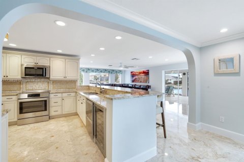 House in Marco Island, Florida 4 bedrooms, 249.16 sq.m. № 1488222 - photo 15