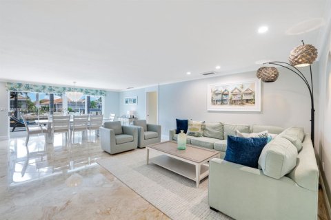 House in Marco Island, Florida 4 bedrooms, 249.16 sq.m. № 1488222 - photo 9