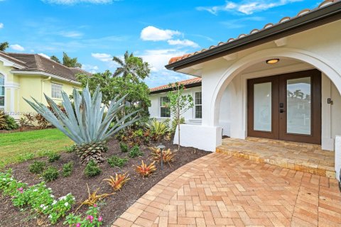 House in Marco Island, Florida 4 bedrooms, 249.16 sq.m. № 1488222 - photo 7