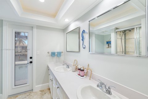 House in Marco Island, Florida 4 bedrooms, 249.16 sq.m. № 1488222 - photo 29