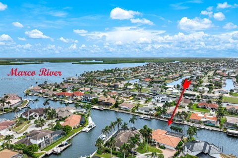 House in Marco Island, Florida 4 bedrooms, 249.16 sq.m. № 1488222 - photo 2
