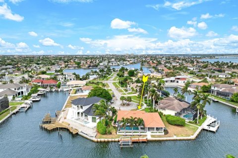 House in Marco Island, Florida 4 bedrooms, 249.16 sq.m. № 1488222 - photo 3