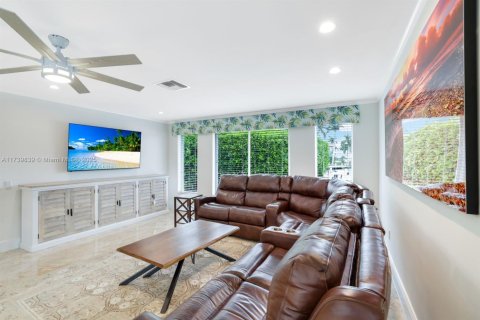 House in Marco Island, Florida 4 bedrooms, 249.16 sq.m. № 1488222 - photo 18